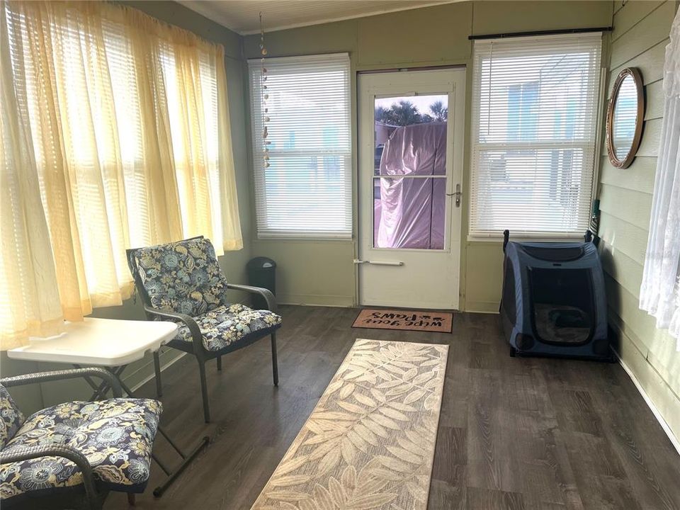 На продажу: $245,000 (2 спален, 2 ванн, 1136 Квадратных фут)