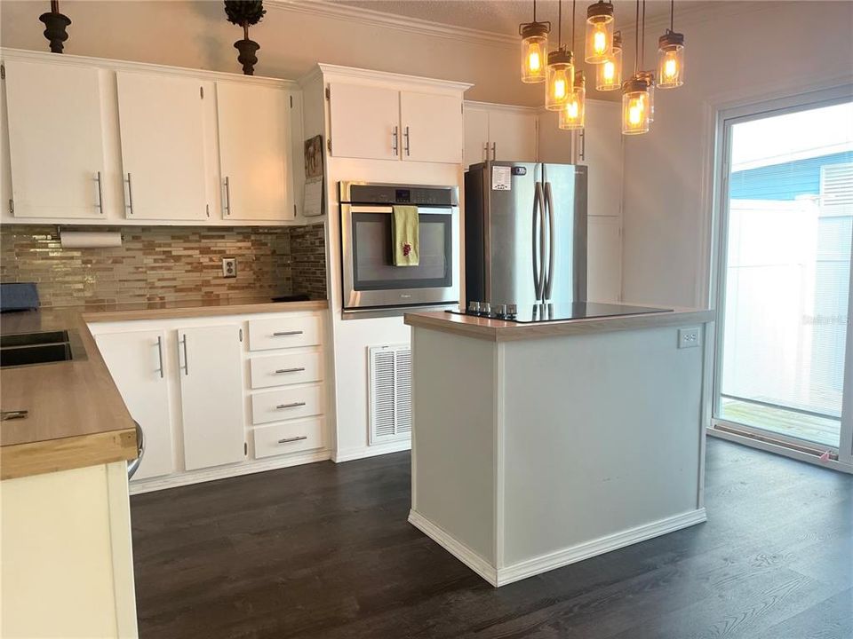 На продажу: $245,000 (2 спален, 2 ванн, 1136 Квадратных фут)