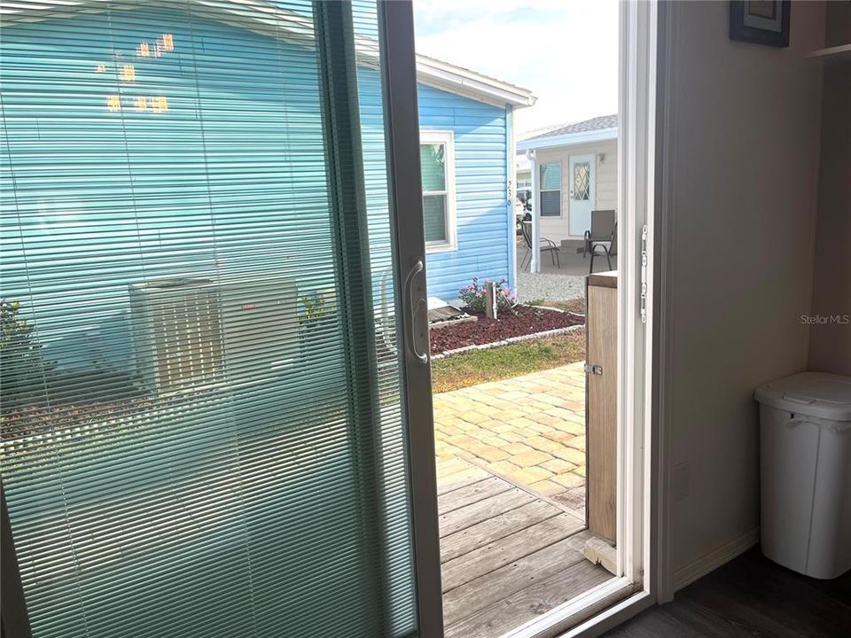 На продажу: $245,000 (2 спален, 2 ванн, 1136 Квадратных фут)