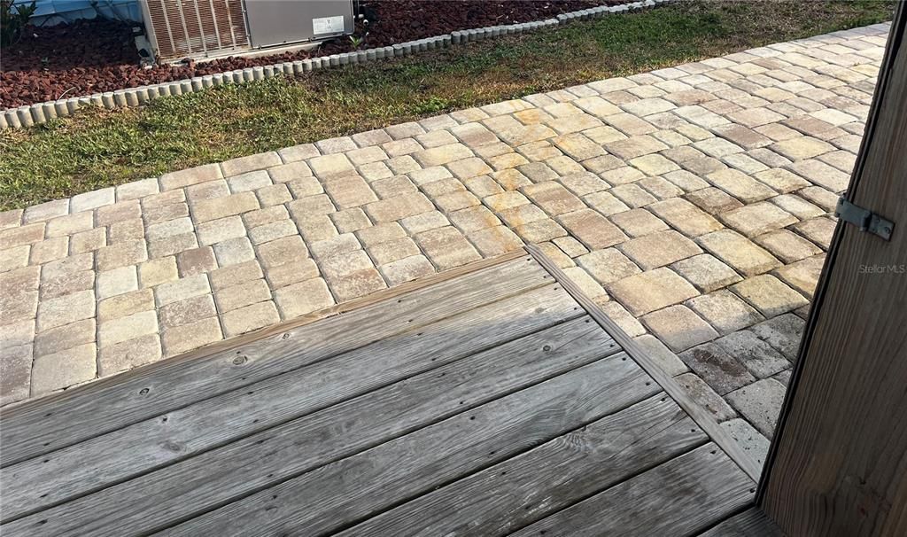 На продажу: $245,000 (2 спален, 2 ванн, 1136 Квадратных фут)