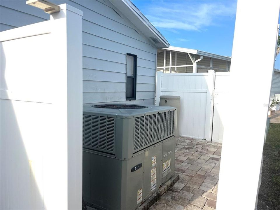 На продажу: $245,000 (2 спален, 2 ванн, 1136 Квадратных фут)