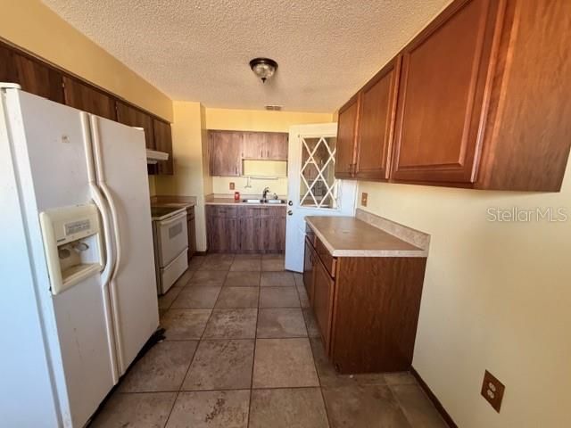 待售: $92,500 (2 贝兹, 1 浴室, 864 平方英尺)