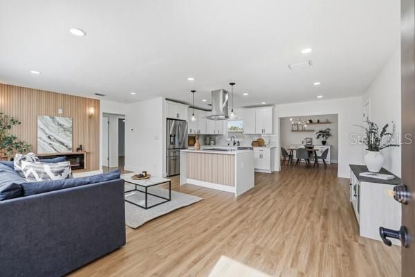 For Sale: $410,000 (3 beds, 2 baths, 1417 Square Feet)