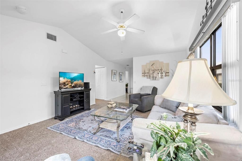 For Sale: $149,900 (2 beds, 2 baths, 1010 Square Feet)