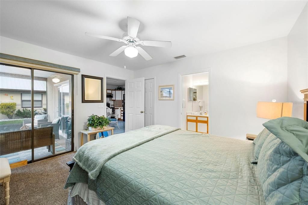 For Sale: $149,900 (2 beds, 2 baths, 1010 Square Feet)