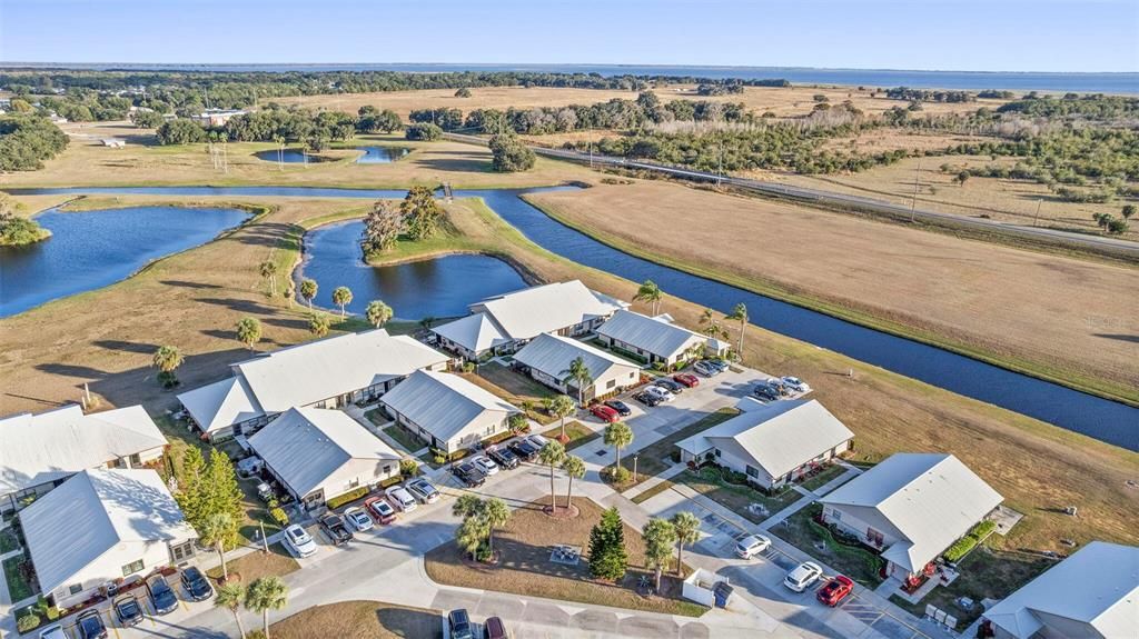 For Sale: $149,900 (2 beds, 2 baths, 1010 Square Feet)