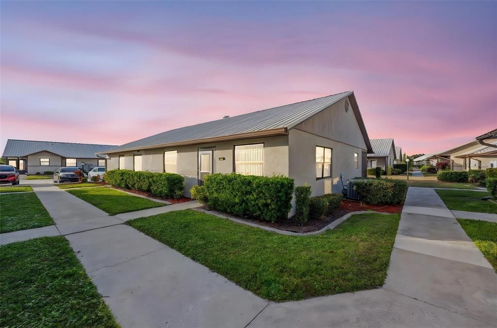 For Sale: $149,900 (2 beds, 2 baths, 1010 Square Feet)