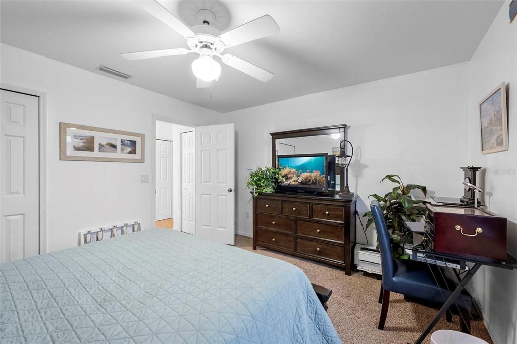 For Sale: $149,900 (2 beds, 2 baths, 1010 Square Feet)