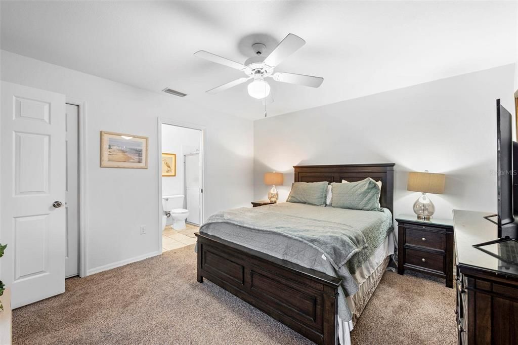 For Sale: $149,900 (2 beds, 2 baths, 1010 Square Feet)