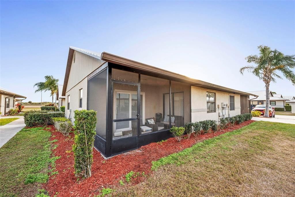 For Sale: $149,900 (2 beds, 2 baths, 1010 Square Feet)