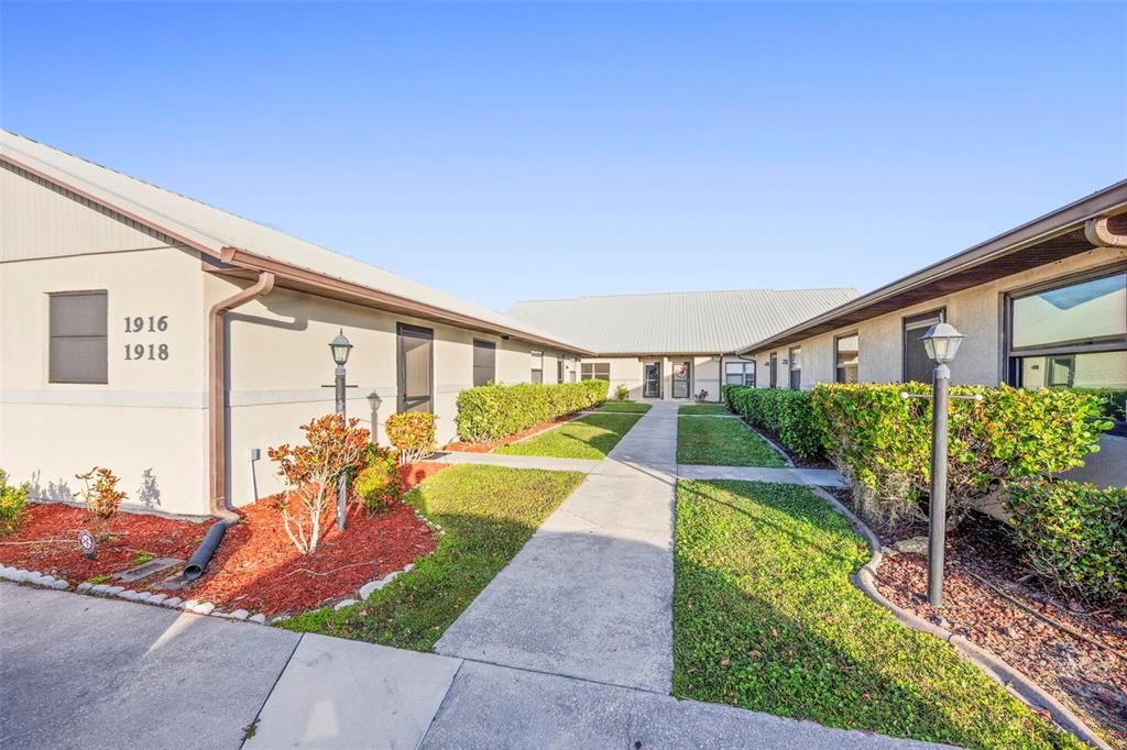 For Sale: $149,900 (2 beds, 2 baths, 1010 Square Feet)