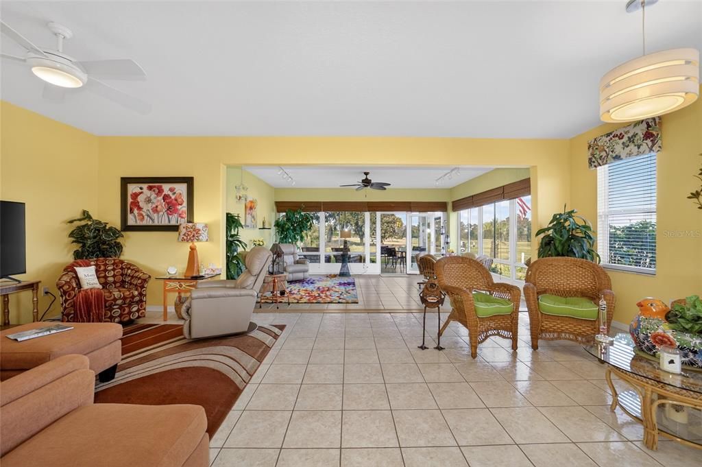 En Venta: $479,000 (2 camas, 2 baños, 1989 Pies cuadrados)