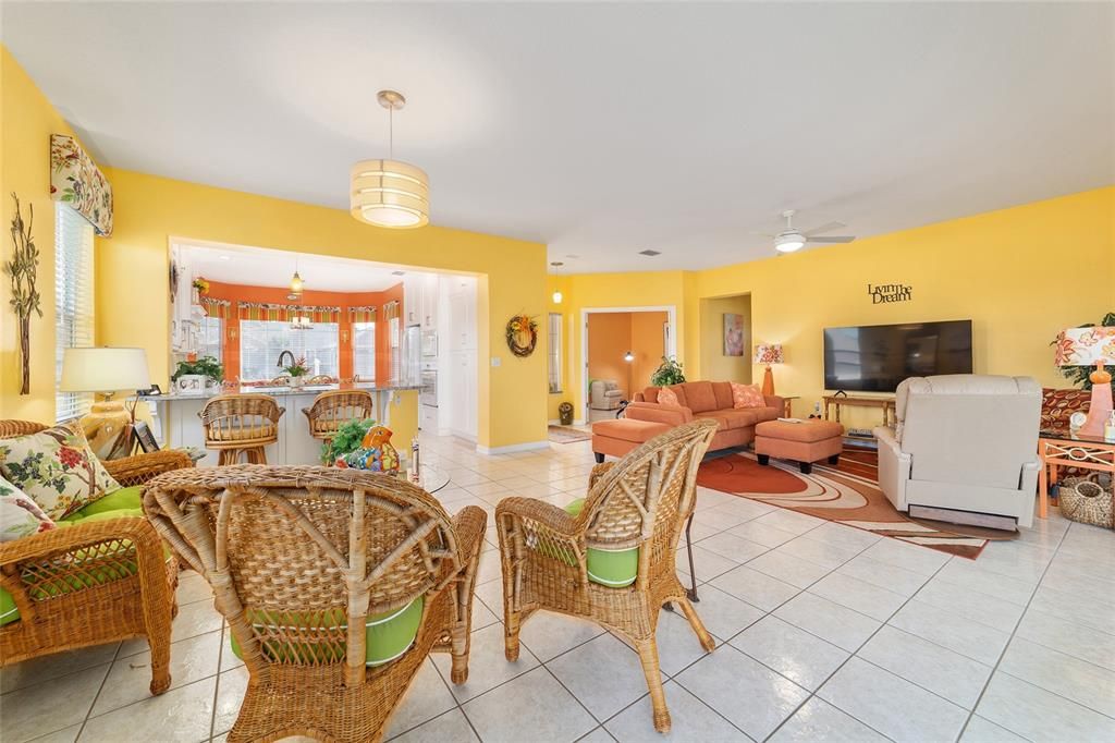 En Venta: $479,000 (2 camas, 2 baños, 1989 Pies cuadrados)