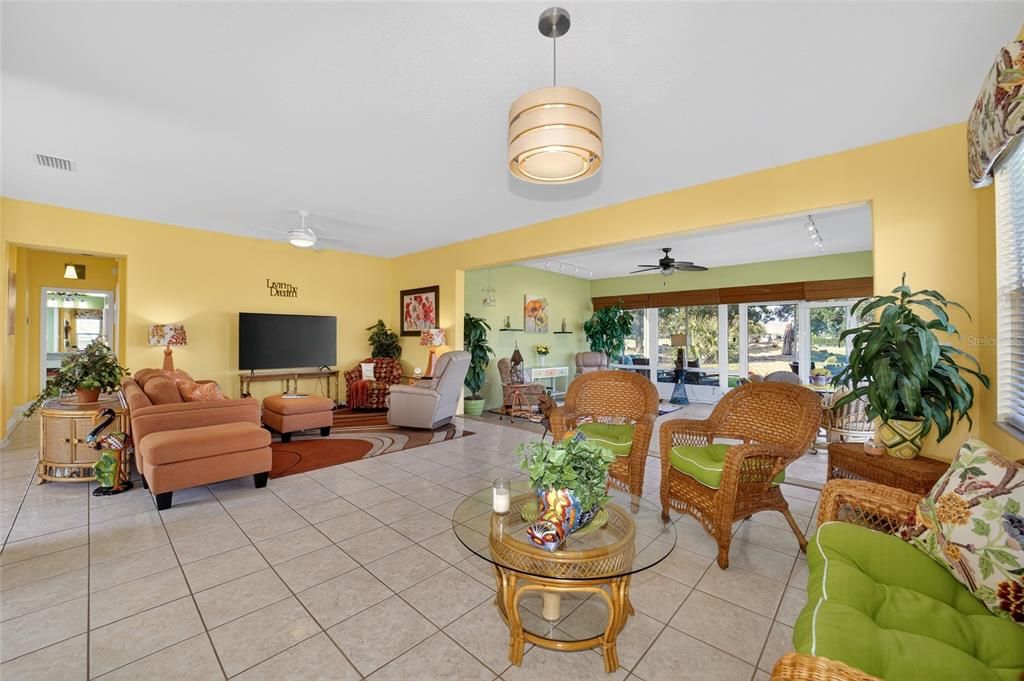 En Venta: $479,000 (2 camas, 2 baños, 1989 Pies cuadrados)