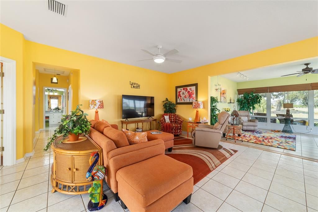 En Venta: $479,000 (2 camas, 2 baños, 1989 Pies cuadrados)