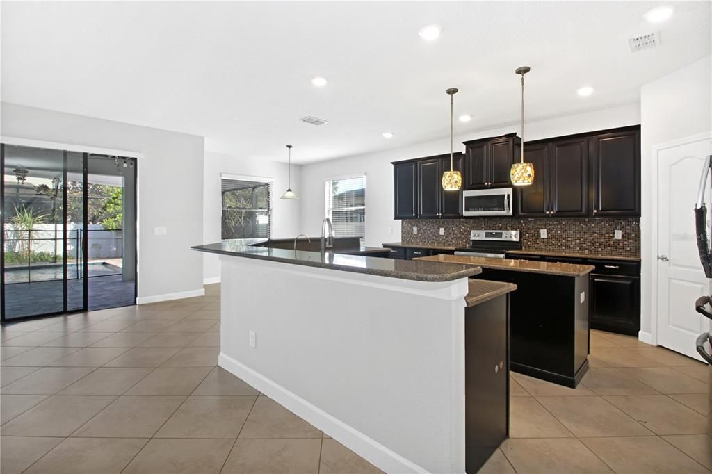 For Sale: $925,000 (6 beds, 4 baths, 4280 Square Feet)