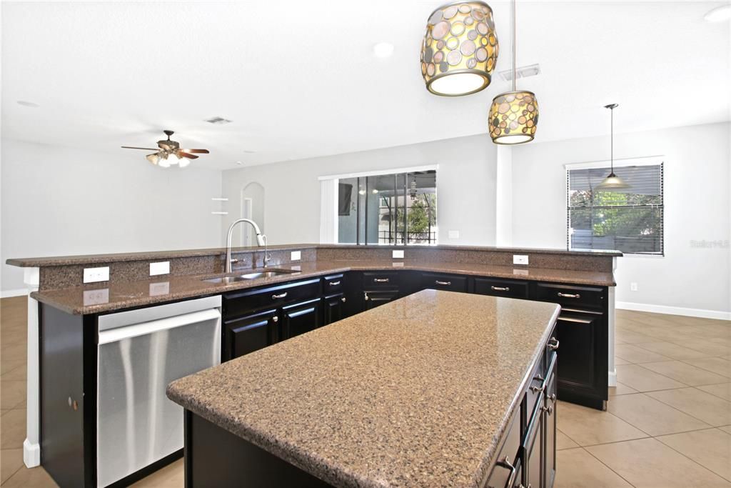 For Sale: $925,000 (6 beds, 4 baths, 4280 Square Feet)