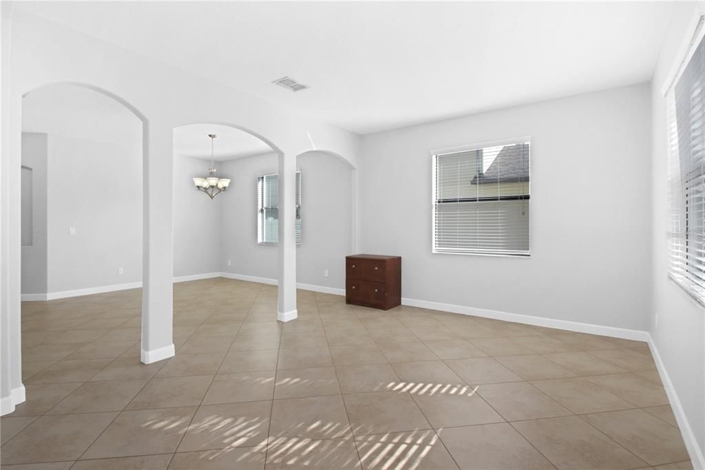 For Sale: $925,000 (6 beds, 4 baths, 4280 Square Feet)