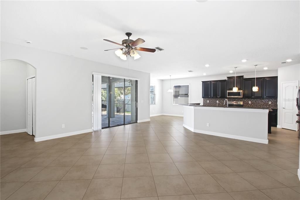 For Sale: $925,000 (6 beds, 4 baths, 4280 Square Feet)