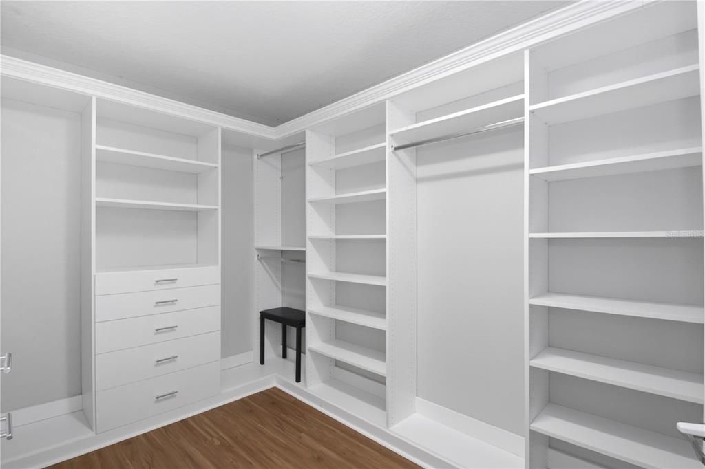 For Sale: $925,000 (6 beds, 4 baths, 4280 Square Feet)