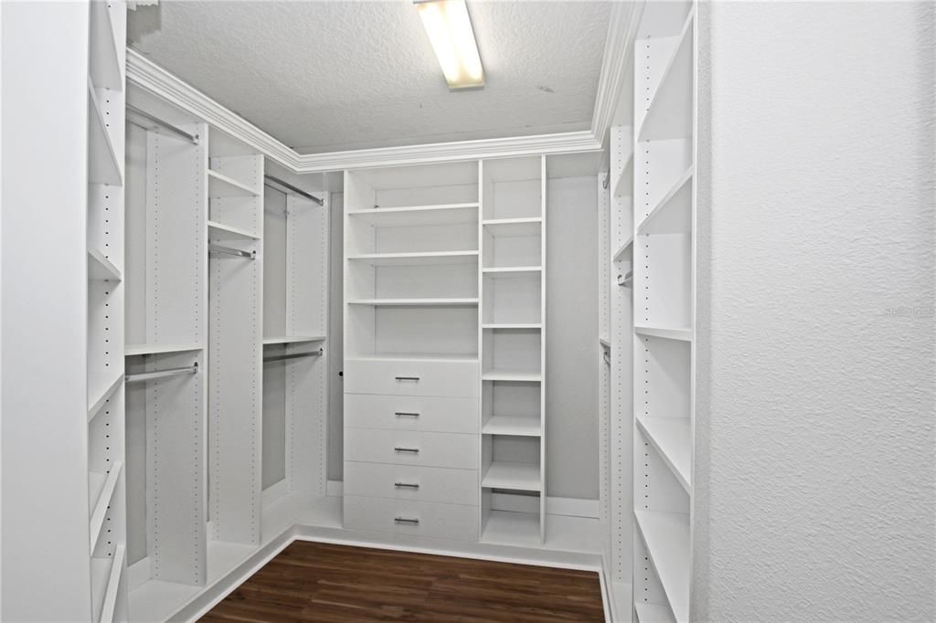 For Sale: $925,000 (6 beds, 4 baths, 4280 Square Feet)