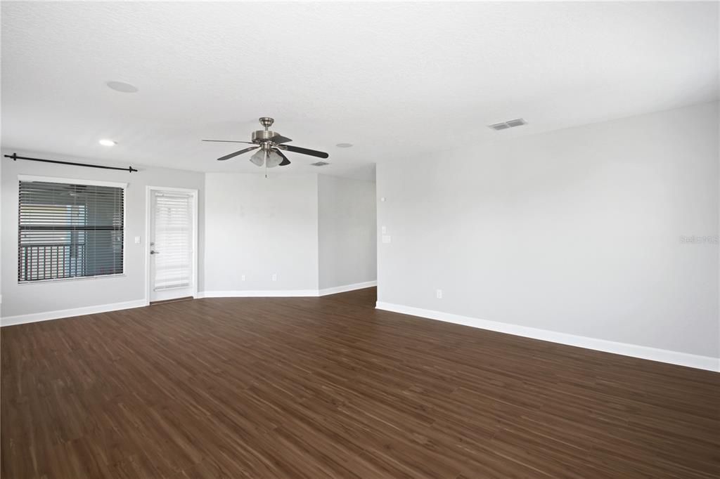 For Sale: $925,000 (6 beds, 4 baths, 4280 Square Feet)