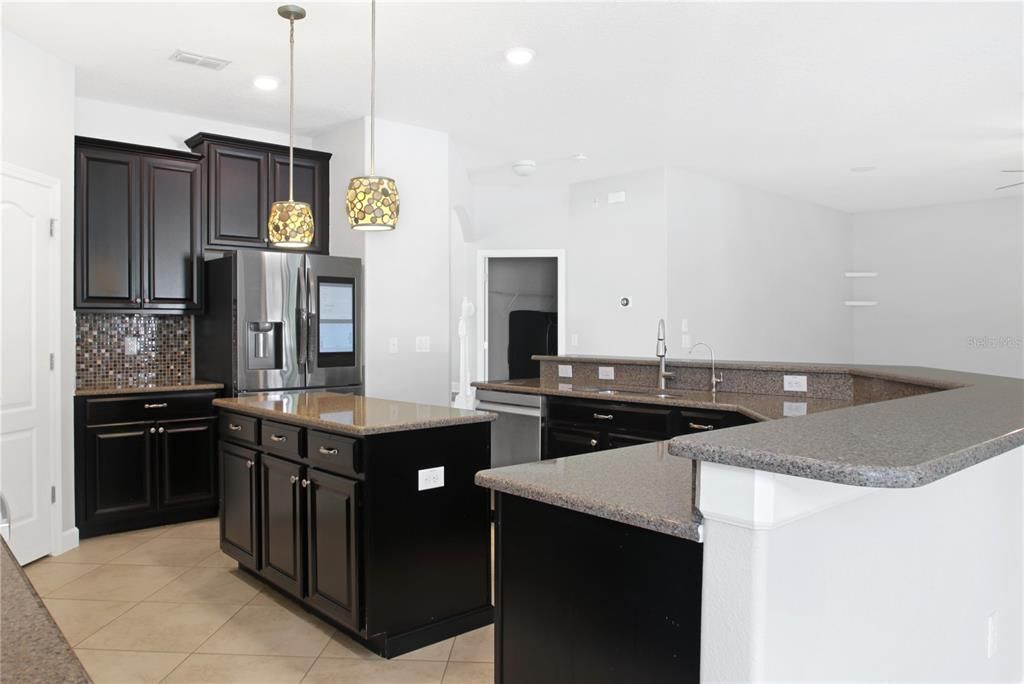 For Sale: $925,000 (6 beds, 4 baths, 4280 Square Feet)