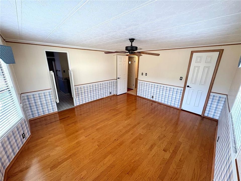 For Sale: $169,000 (2 beds, 2 baths, 1274 Square Feet)