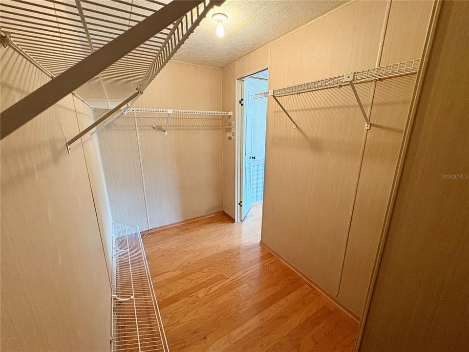 For Sale: $169,000 (2 beds, 2 baths, 1274 Square Feet)