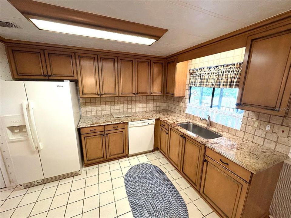 For Sale: $169,000 (2 beds, 2 baths, 1274 Square Feet)
