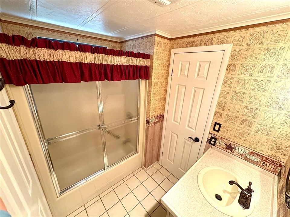 For Sale: $169,000 (2 beds, 2 baths, 1274 Square Feet)