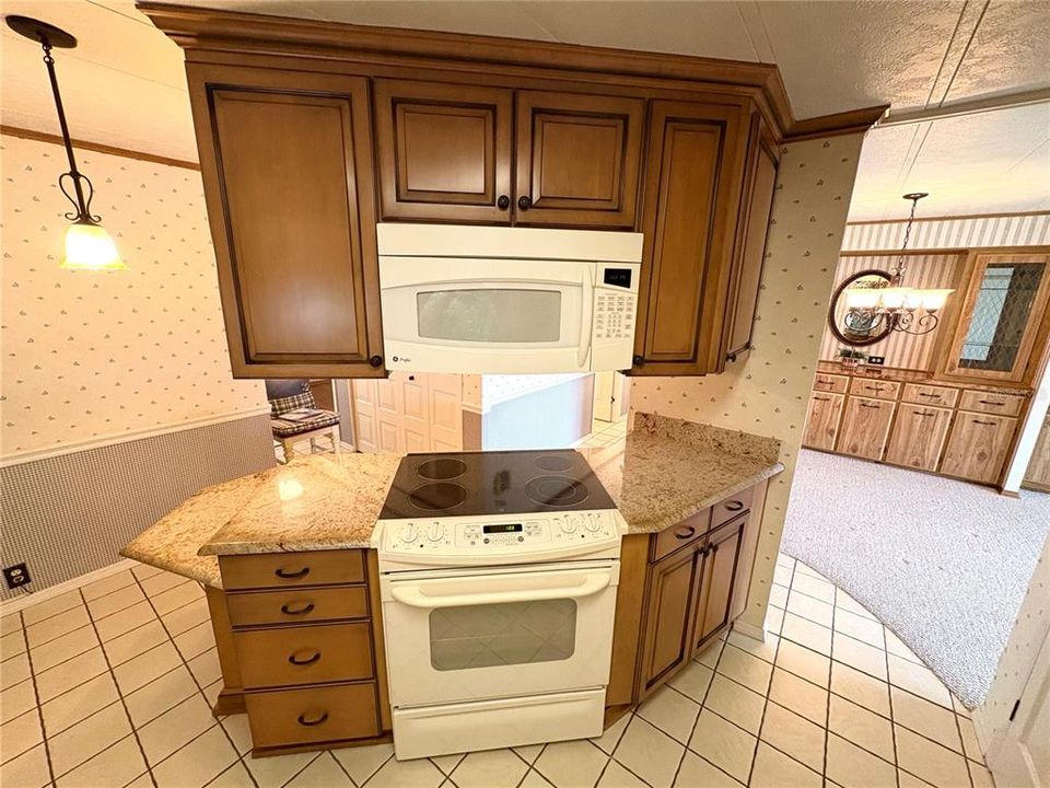 For Sale: $169,000 (2 beds, 2 baths, 1274 Square Feet)