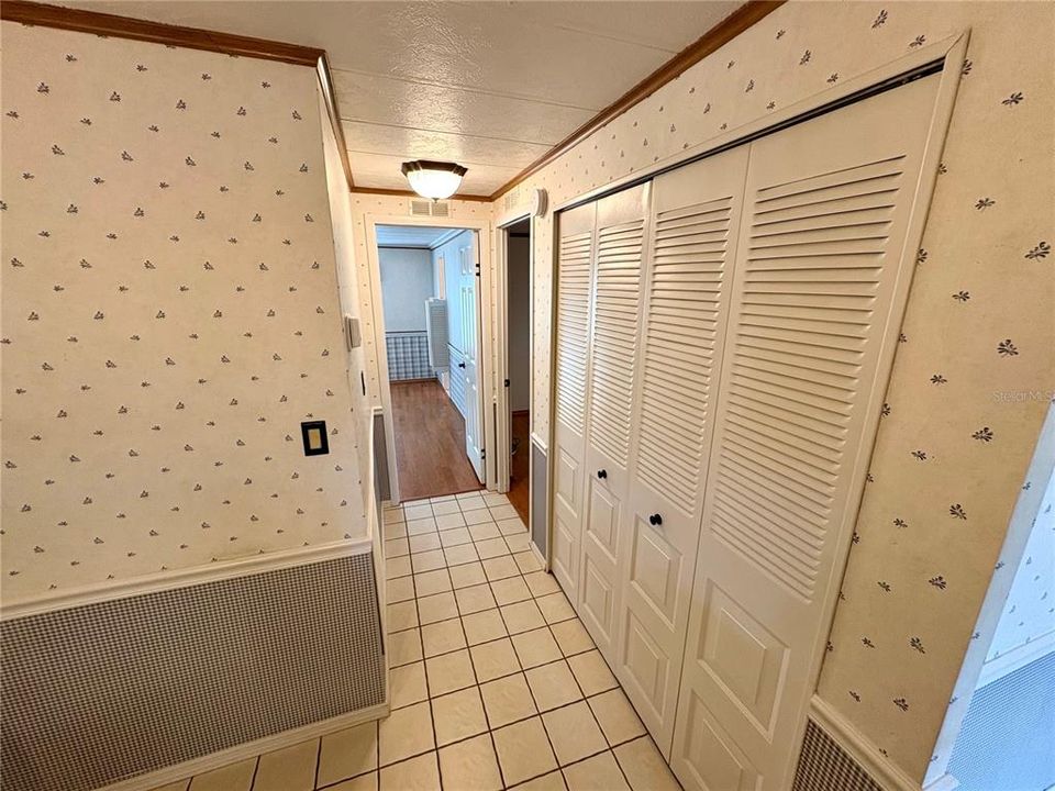 For Sale: $169,000 (2 beds, 2 baths, 1274 Square Feet)