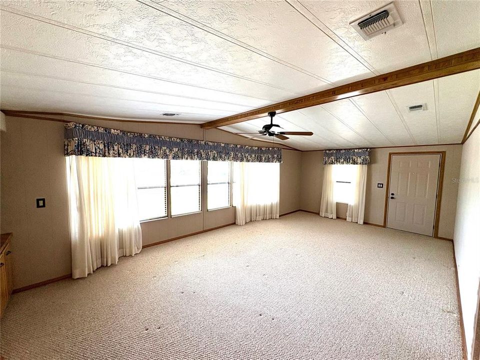 For Sale: $169,000 (2 beds, 2 baths, 1274 Square Feet)