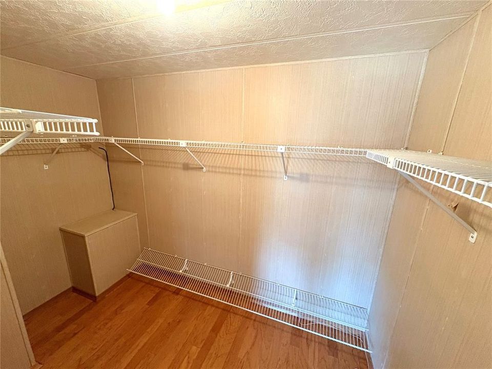 For Sale: $169,000 (2 beds, 2 baths, 1274 Square Feet)
