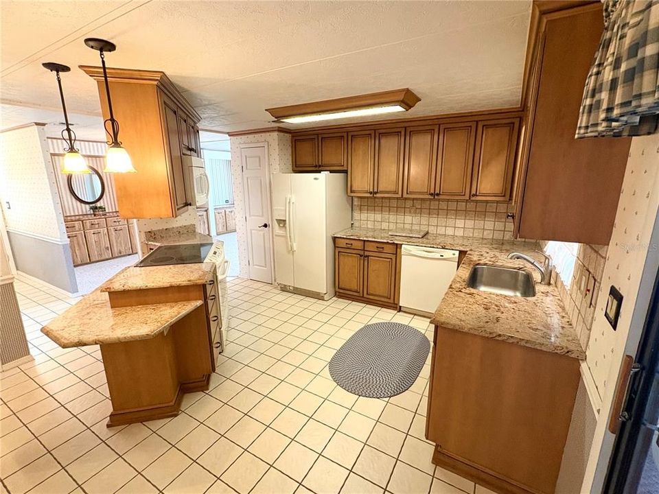 For Sale: $169,000 (2 beds, 2 baths, 1274 Square Feet)