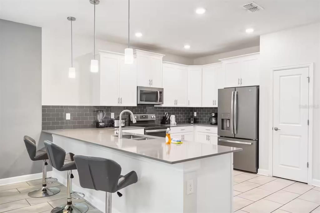 待售: $889,000 (8 贝兹, 5 浴室, 4289 平方英尺)