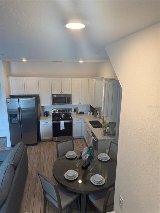 На продажу: $384,000 (2 спален, 2 ванн, 1188 Квадратных фут)