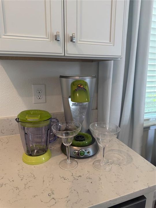 На продажу: $384,000 (2 спален, 2 ванн, 1188 Квадратных фут)