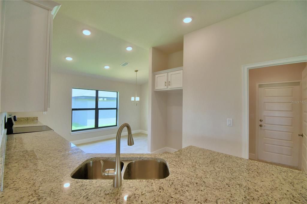 En Venta: $421,391 (4 camas, 2 baños, 1820 Pies cuadrados)