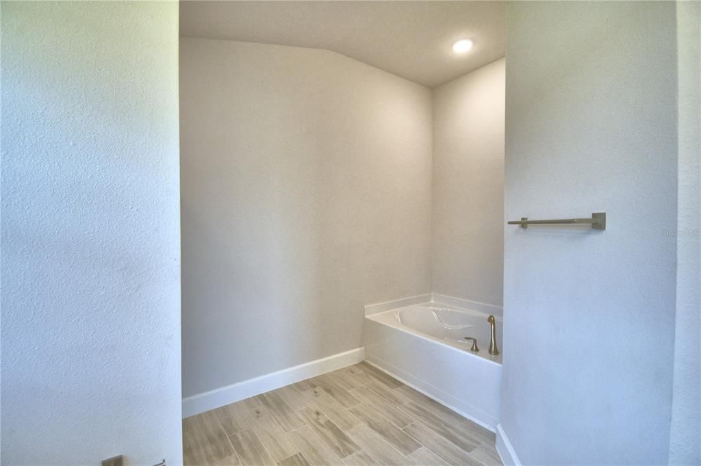 En Venta: $421,391 (4 camas, 2 baños, 1820 Pies cuadrados)