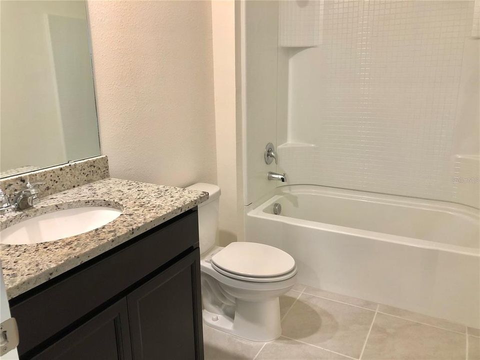 В аренду: $2,150 (4 спален, 2 ванн, 1828 Квадратных фут)