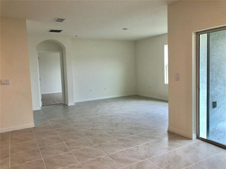 В аренду: $2,150 (4 спален, 2 ванн, 1828 Квадратных фут)