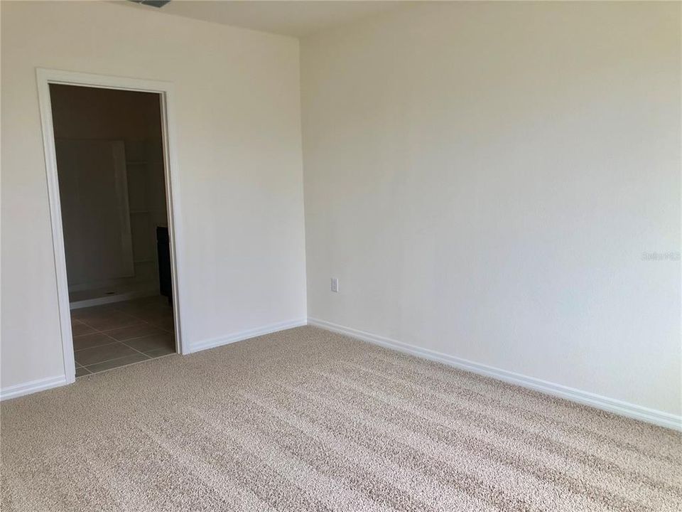 В аренду: $2,150 (4 спален, 2 ванн, 1828 Квадратных фут)