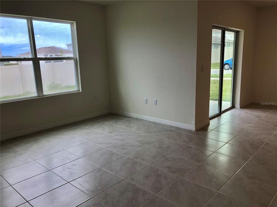 В аренду: $2,150 (4 спален, 2 ванн, 1828 Квадратных фут)