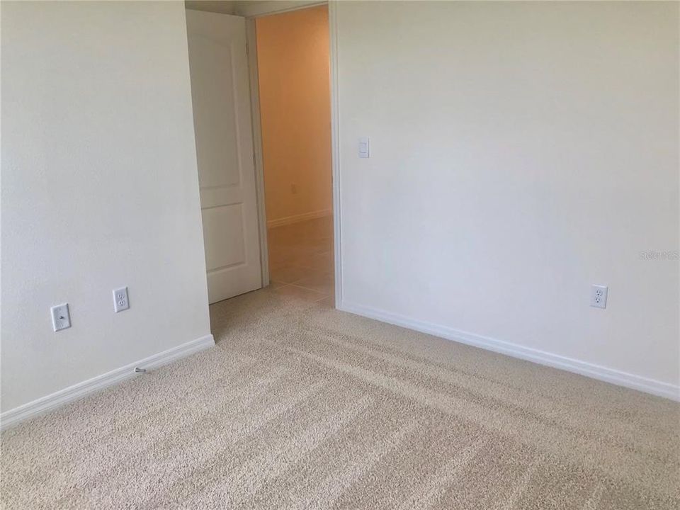 В аренду: $2,150 (4 спален, 2 ванн, 1828 Квадратных фут)