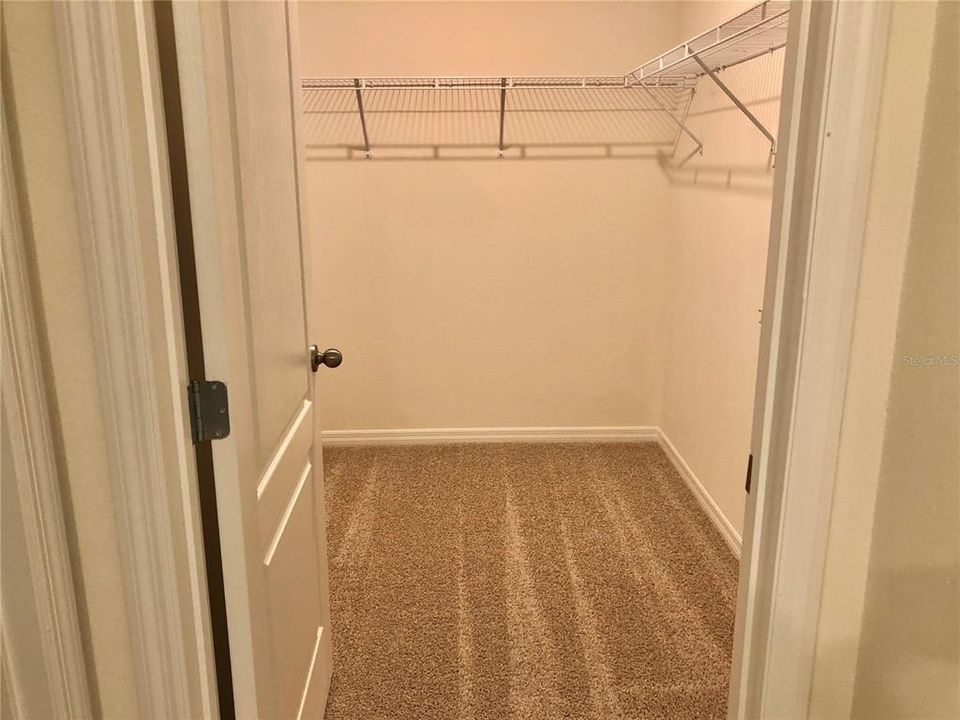 В аренду: $2,150 (4 спален, 2 ванн, 1828 Квадратных фут)