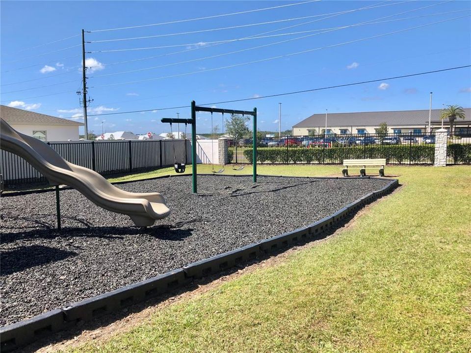 В аренду: $2,150 (4 спален, 2 ванн, 1828 Квадратных фут)