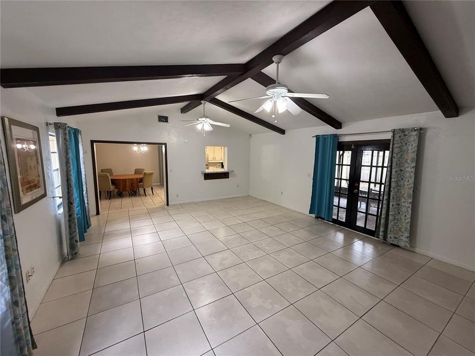 В аренду: $2,200 (3 спален, 2 ванн, 1765 Квадратных фут)