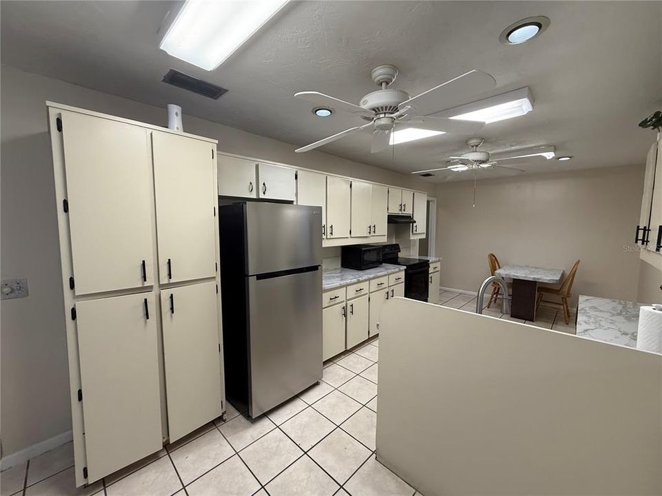 В аренду: $2,200 (3 спален, 2 ванн, 1765 Квадратных фут)